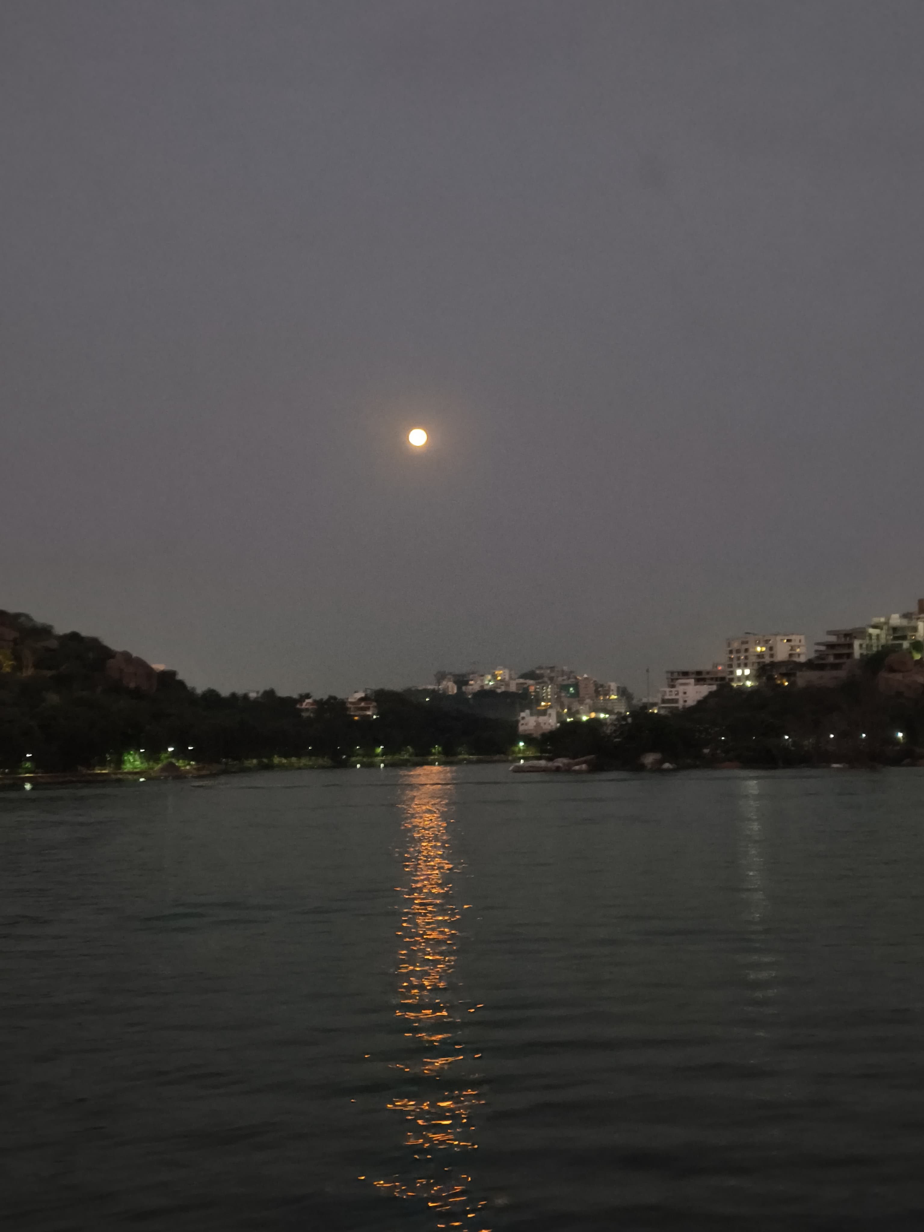 Durgun Cheruvu - Moon View 