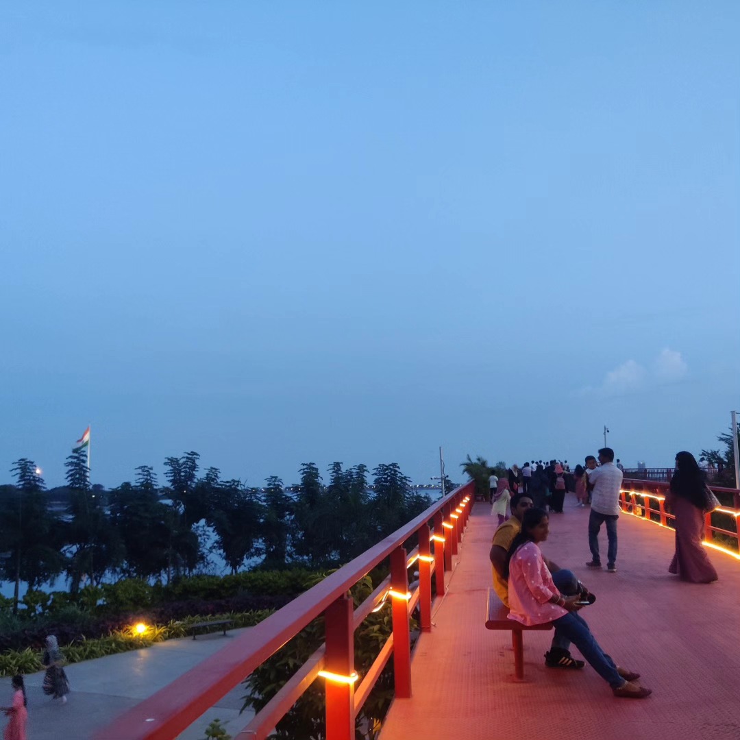 Weekend Refreshment at Front Lake Park, Hyderabad